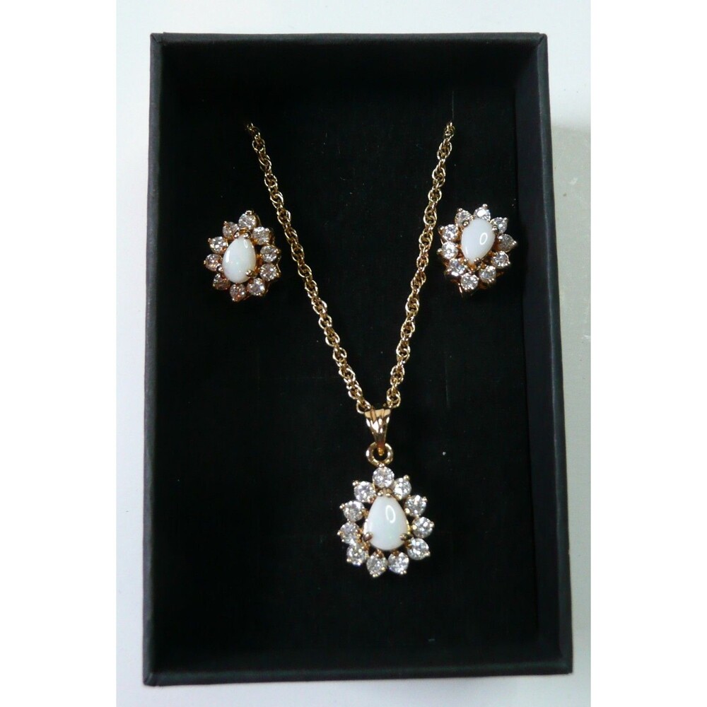 Set Of Stunning Opal & Zirconia Pendant Necklace & Earrings. 18"